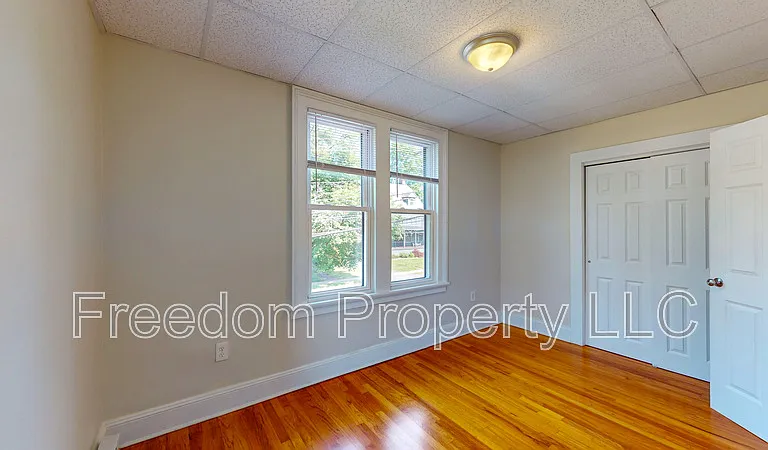 242 N Main St — Photo 9