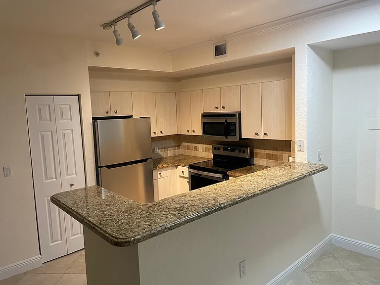 1803 N Flagler Dr #212 — Photo 2