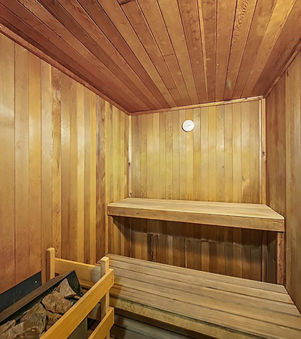 Royal Crest - 1 bedroom — Photo 4
