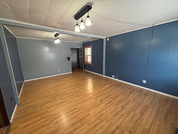 3rd image of 114 E Maple Ave