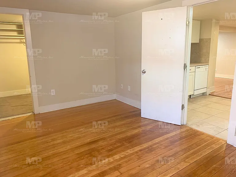 645 1/2 S Loomis Ave — Photo 5
