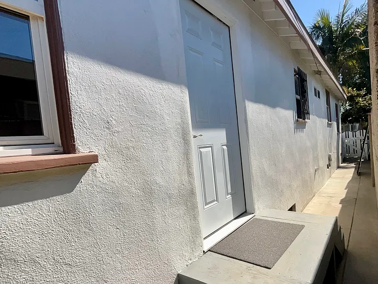 9533 Alexander Ave — Photo 4