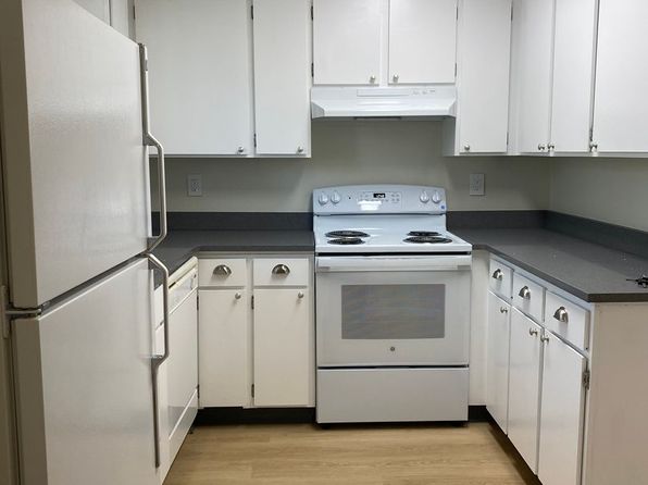 7845-7895 SW Hillcrest Pl