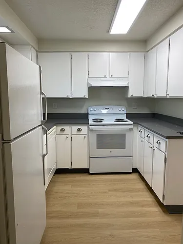 7845-7895 SW Hillcrest Pl #11801-11803 Photo 1