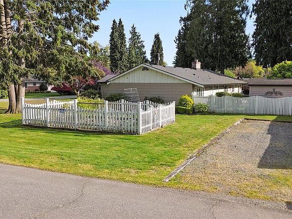 4th image of 8120 55th Avenue NE