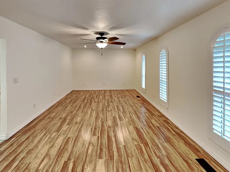 908 East Dr — Photo 6