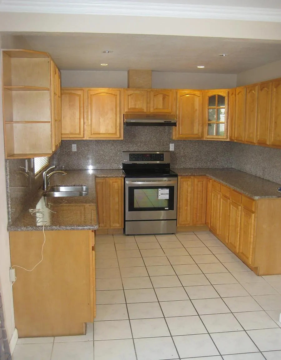 4 bed, 2.5 bath, 2052 sqft, $4,600 — Photo 4