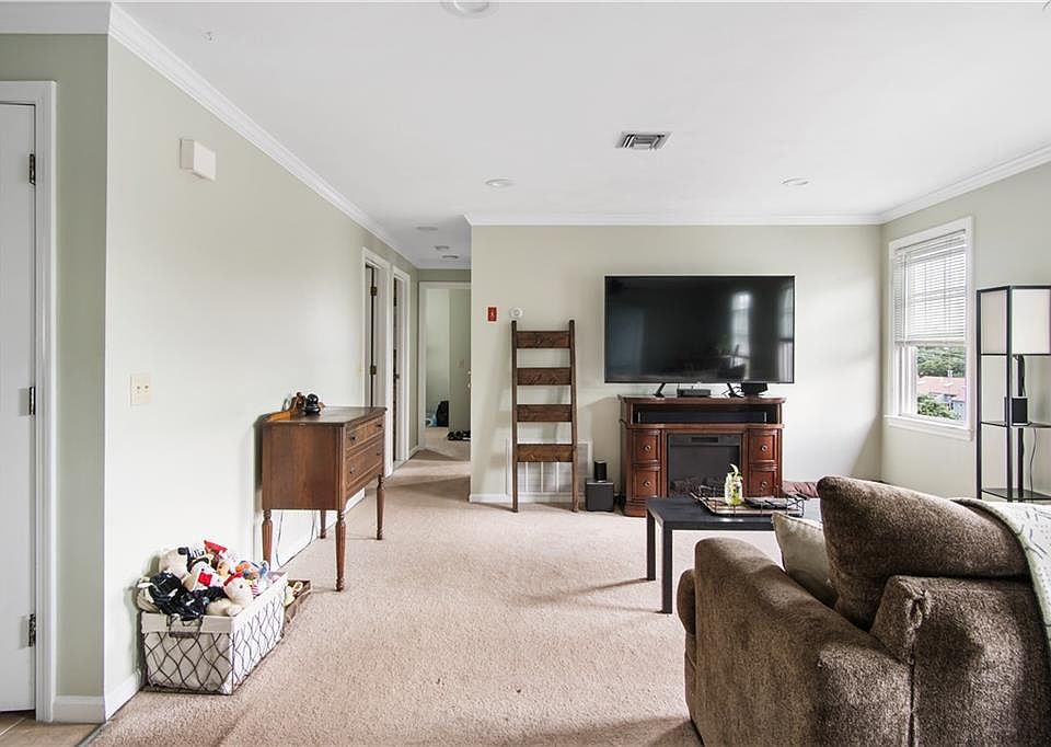 1st image of 101 Marlborough St #3