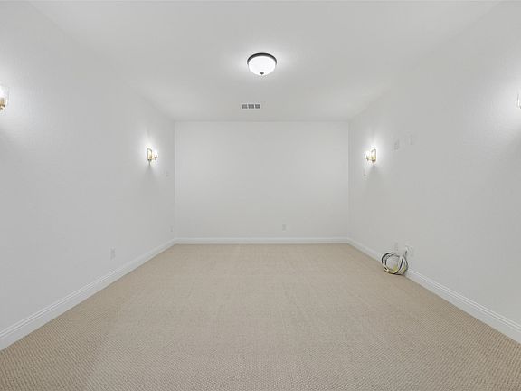 5th image of 2440 Dena Dr