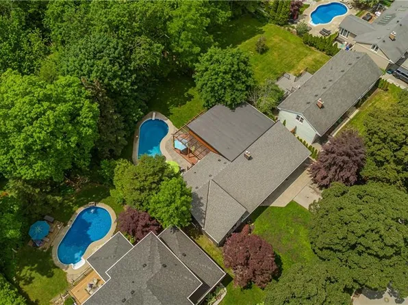 272 Goodram Dr, Burlington, ON L7L 2J5