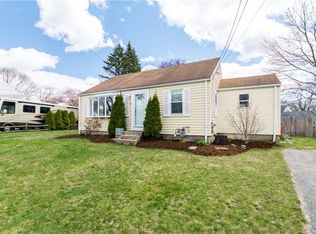 18 Greenpost Ln, Warwick, RI 02889
