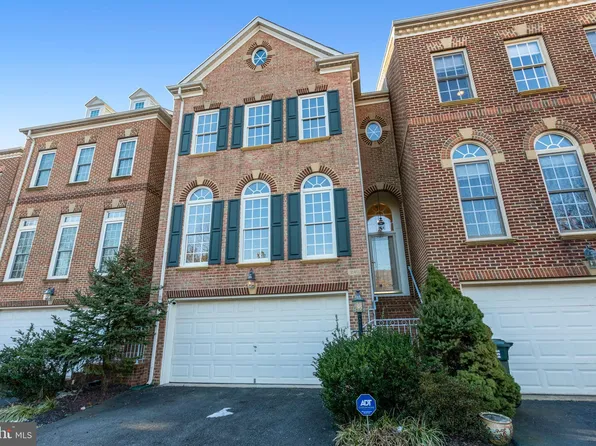 12411 Dorforth Dr, Fairfax, VA 22033