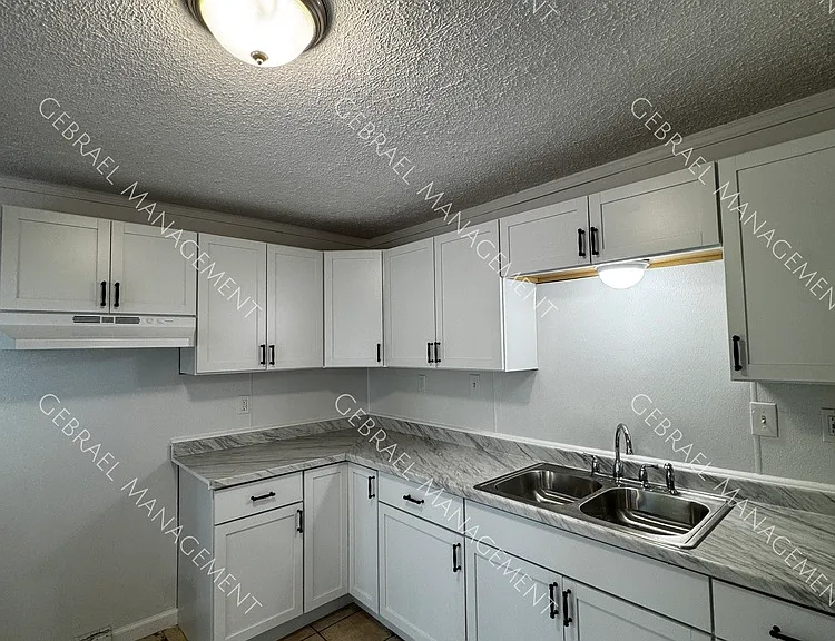 1097 E Schumacher St — Photo 3