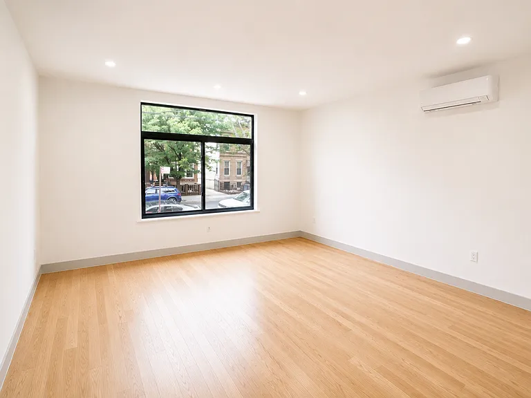 1726 Summerfield St #1L — Photo 15