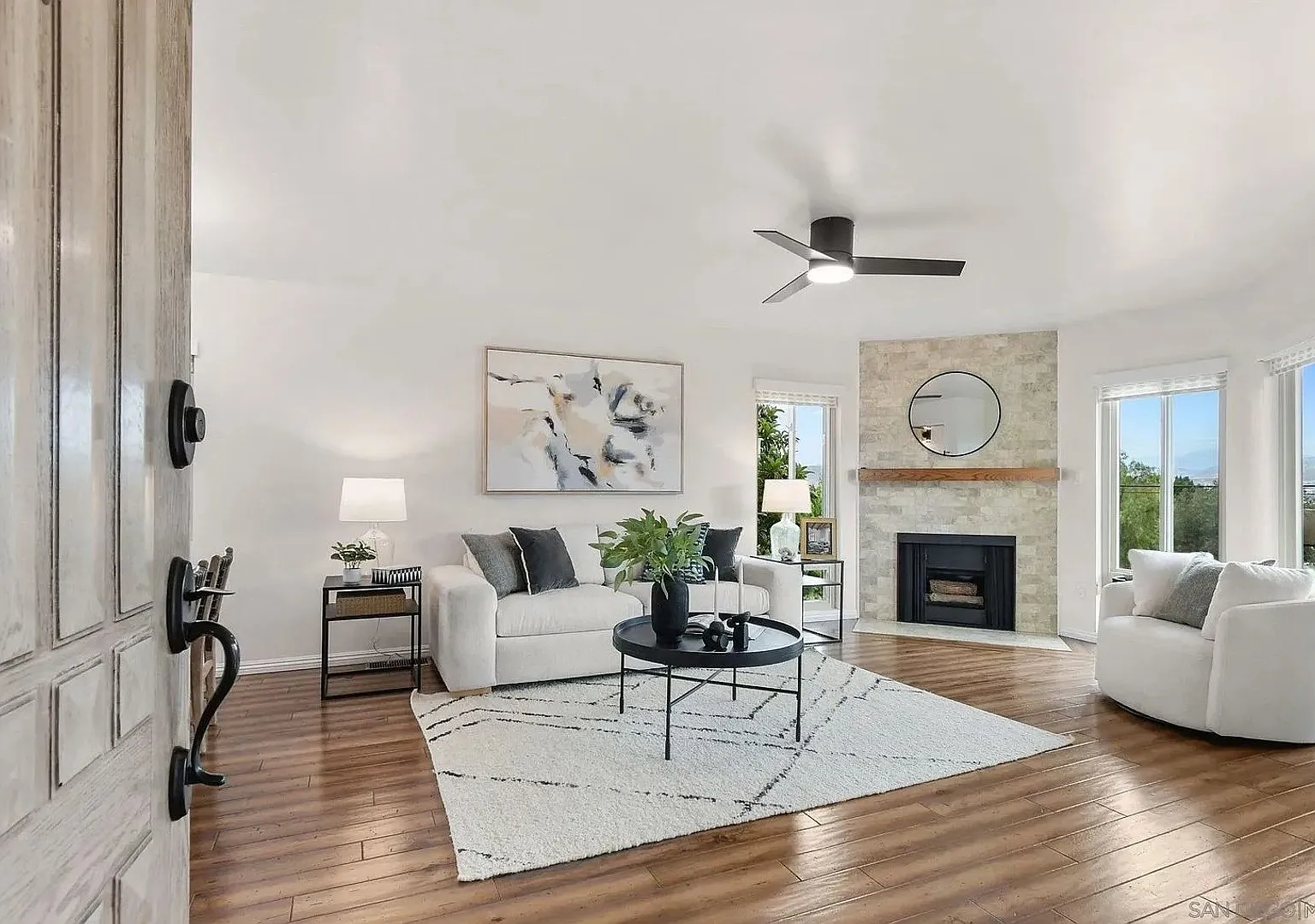 Gorgeous Tri Level Town Home in El Cajon! — Photo 1