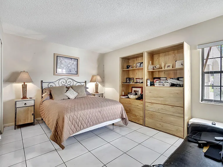 5531 Parkwalk Cir E — Photo 19