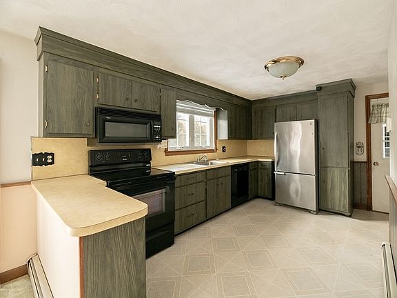 2nd image of 19 Greenview Dr