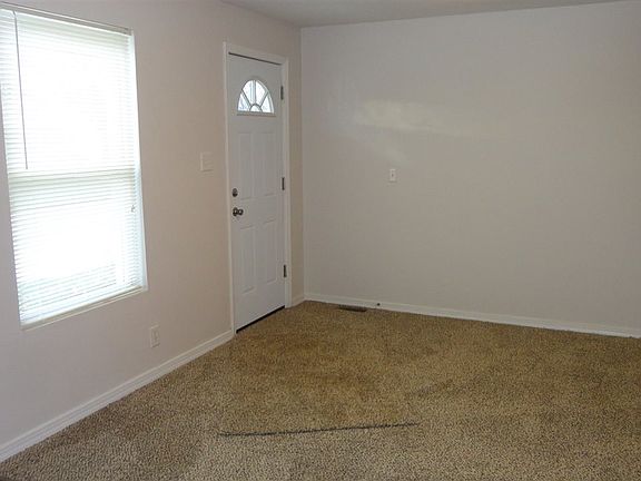 3rd image of 833 Sarasota Dr
