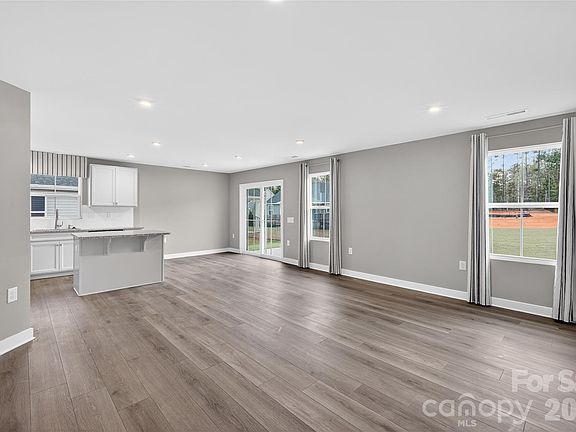 5th image of 609 Nesbe St