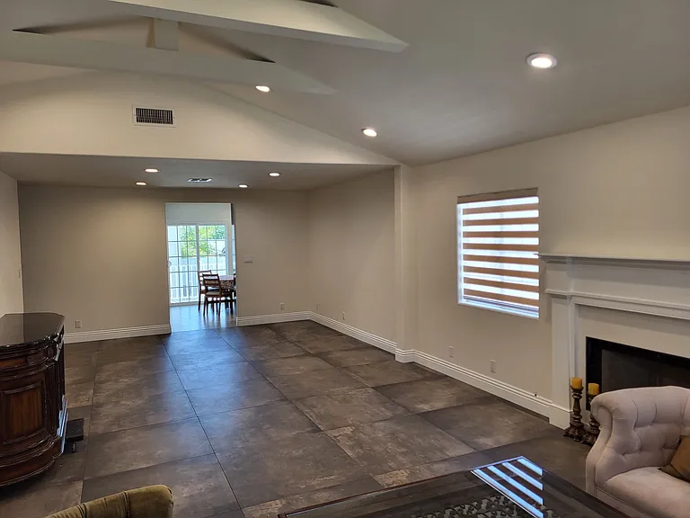 924 E Tujunga Ave — Photo 5