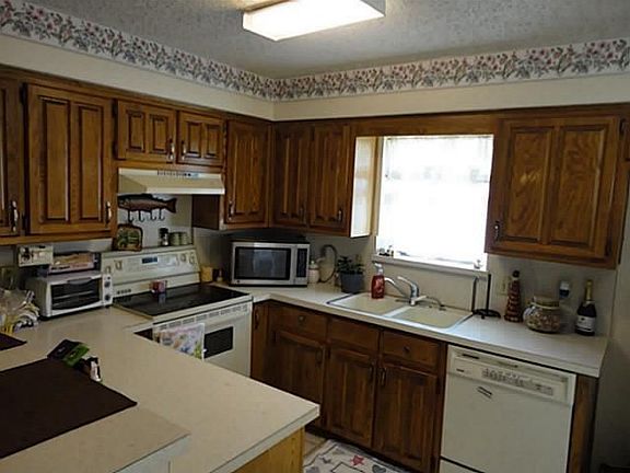 2nd image of 1755 Castille Dr