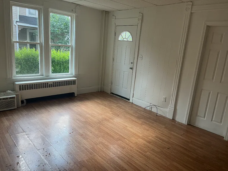 71-73 Maple Ave #1 — Photo 4
