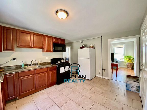 3rd image of 36 Orchard St #2B