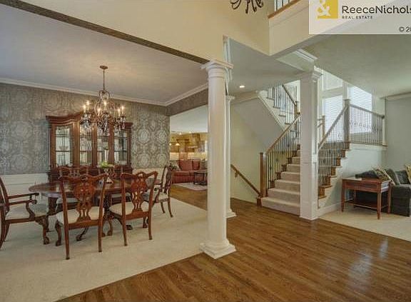 Stunning dining room!
