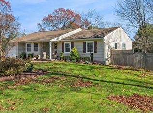 27 Forrest Ave, Medford, NY 11763