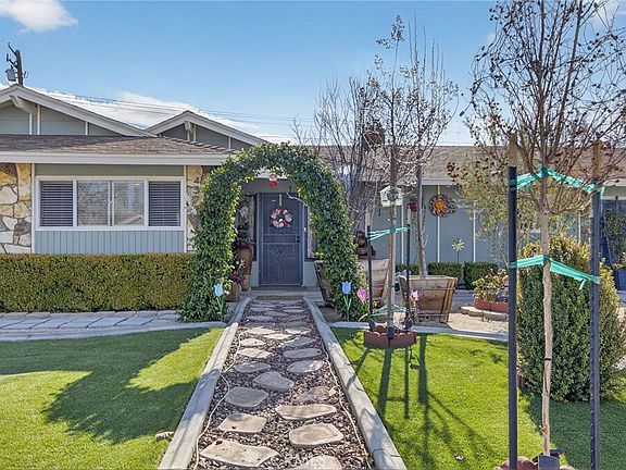 3rd image of 43717 Albeck Ave