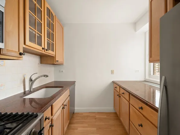 303 East 57th Street image 1 of 11