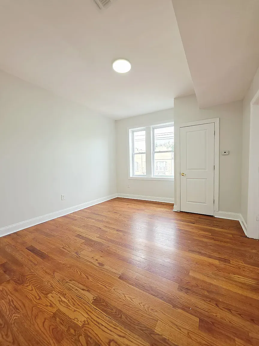 2 bed, 800 sqft, $1,995 — Photo 2