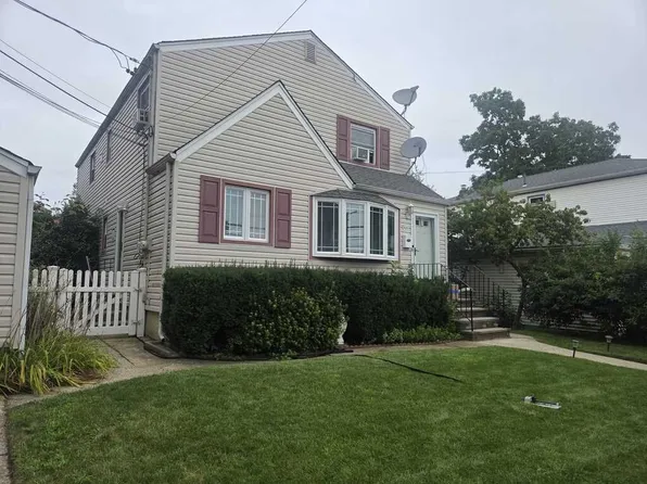 89 Winter St Floor 2, Lynbrook, NY 11563