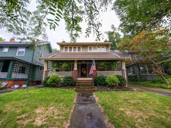 2960 Kensington Rd, Cleveland Heights, OH 44118