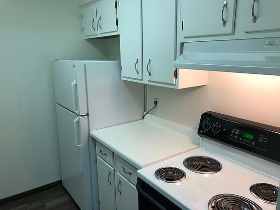 2nd image of 5280 Oakridge Dr #8