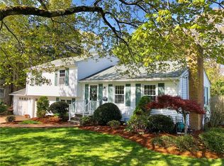 106 Briarbrook Dr, North Kingstown, RI 02852
