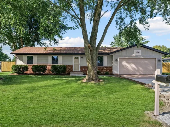 3 Southview Dr, Sidney, IL 61877