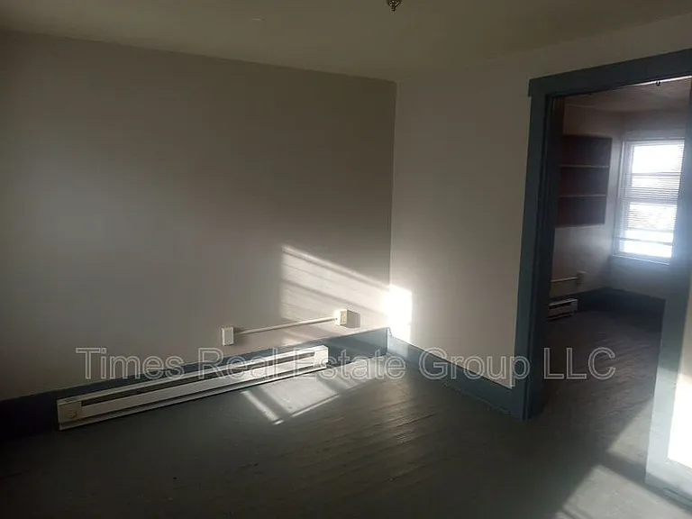 206 W Railroad St — Photo 6