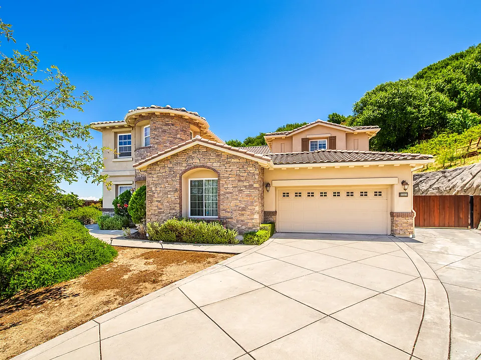 1111 Hawkshead Cir