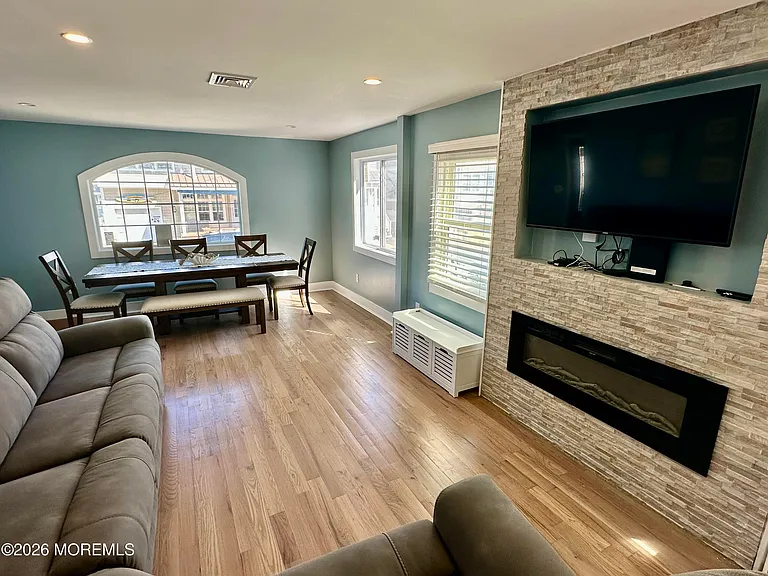 39 Coolidge Ave — Photo 4