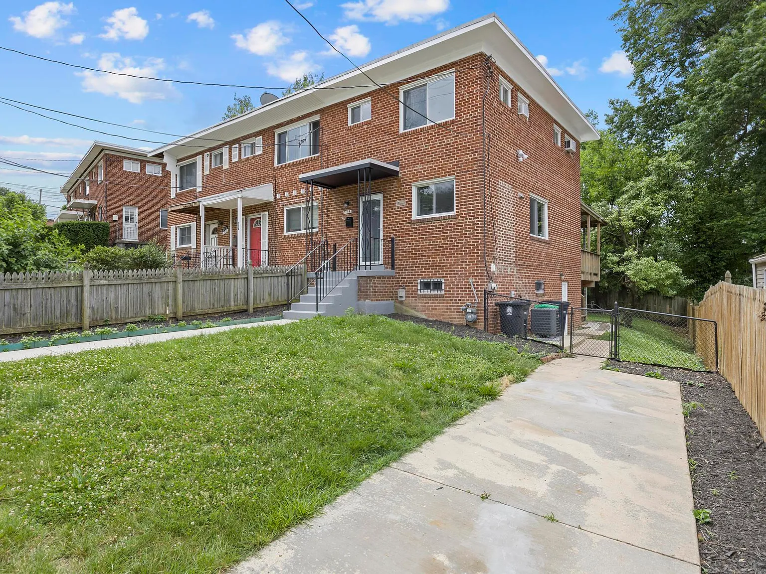 3 bed, 1344 sqft, $2,300 — Photo 3