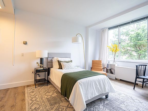 4th image of 1715 Bellevue Ave #3