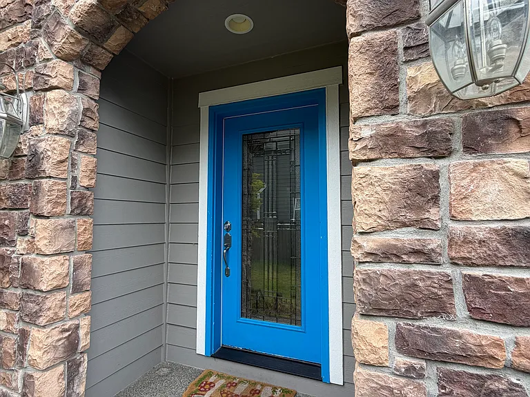 2520 Camas Ave NE — Photo 3