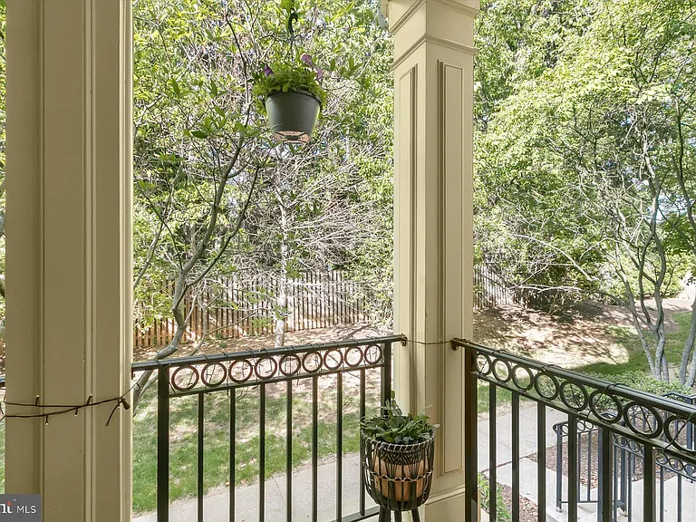 7207 Phelps Hill Ct — Photo 5