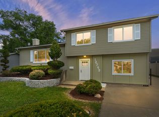 16749 Meadowdale Dr, Oak Forest, IL 60452