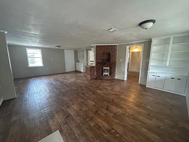 3 bed, 2092 sqft, $1,000 — Photo 2