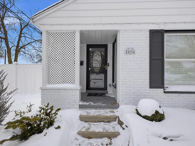 2896 Dorchester Rd — Photo 5