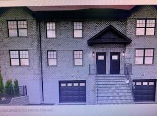 15 Barton Rd, Yonkers, NY 10701