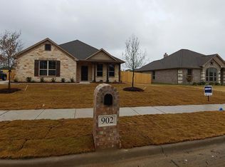 902 Royse Ridge Rd, Ennis, TX 75119