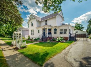 210 George St, Howell, MI 48843